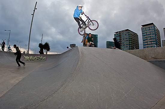     
: barspin.jpg
: 863
:	97.1 
ID:	11149